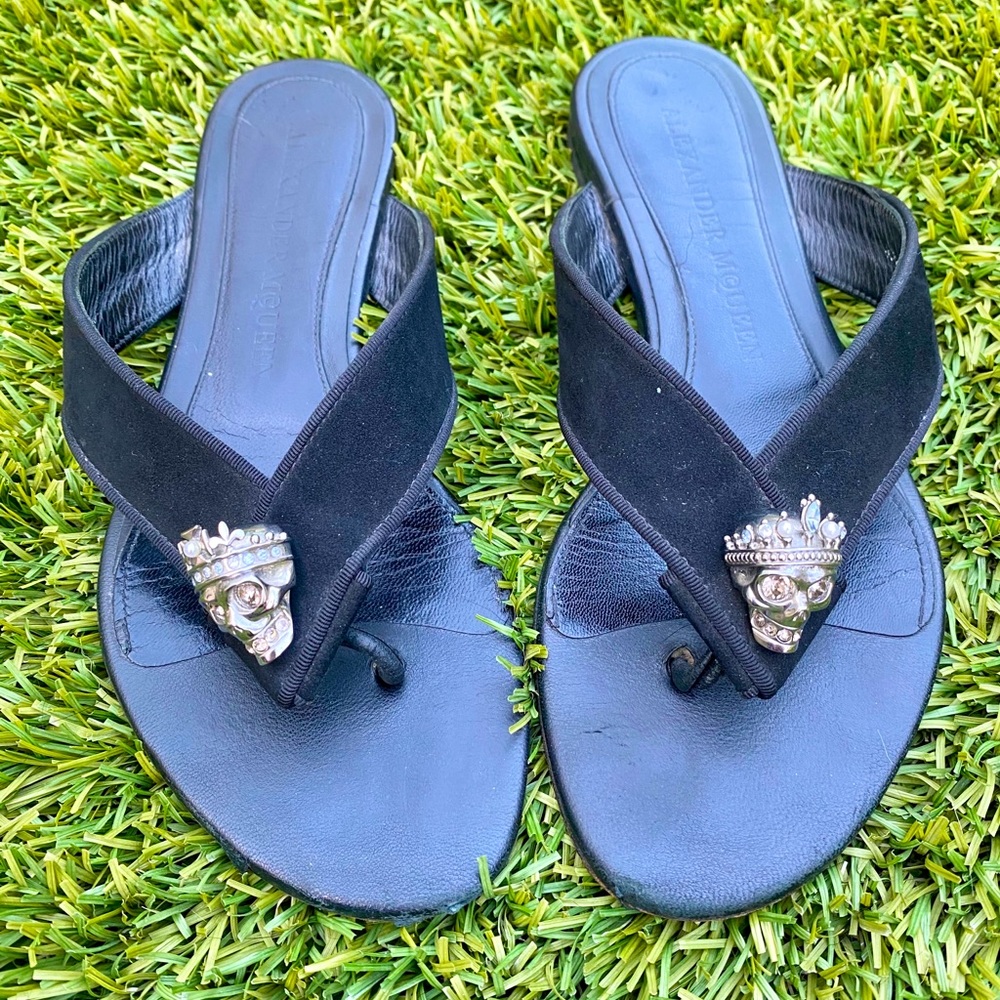 Alexander McQueen
king and queen skull sandals